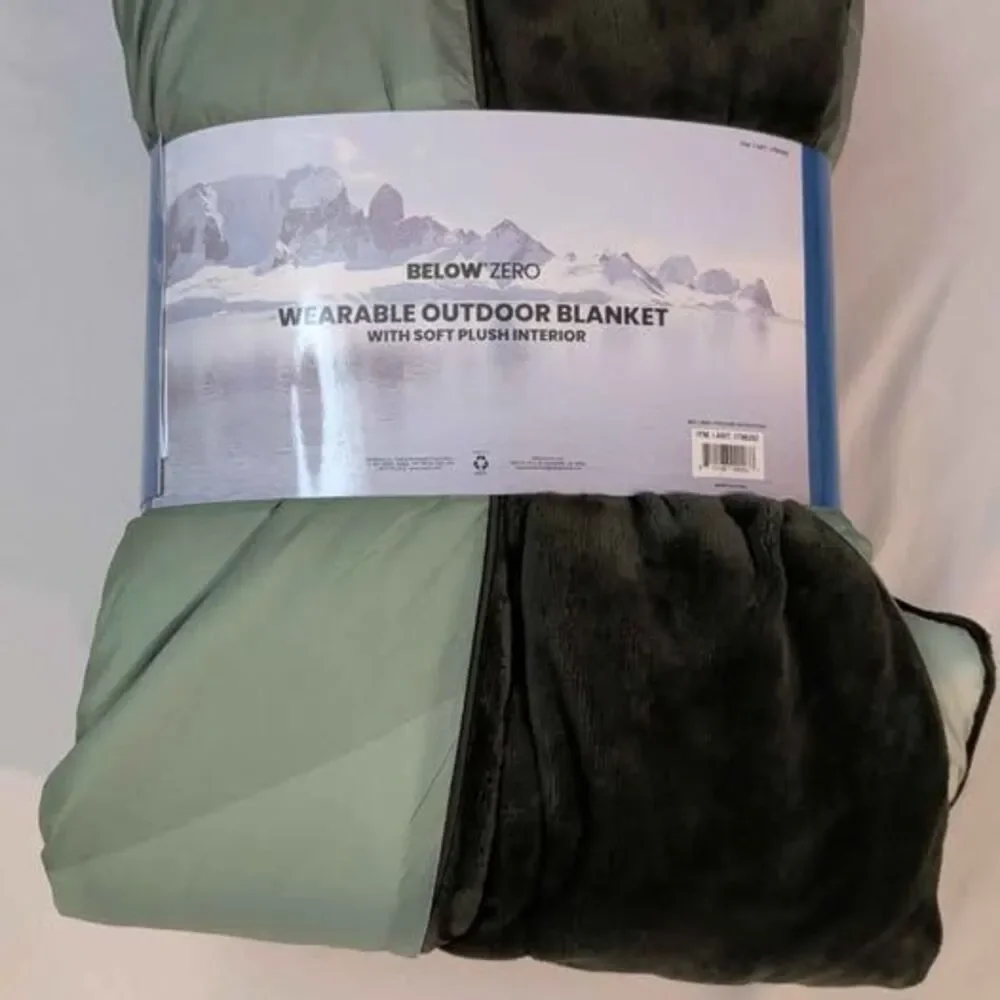 Below Zero Wearable Outdoor Blanket Soft Plush Interior Poncho Green New
